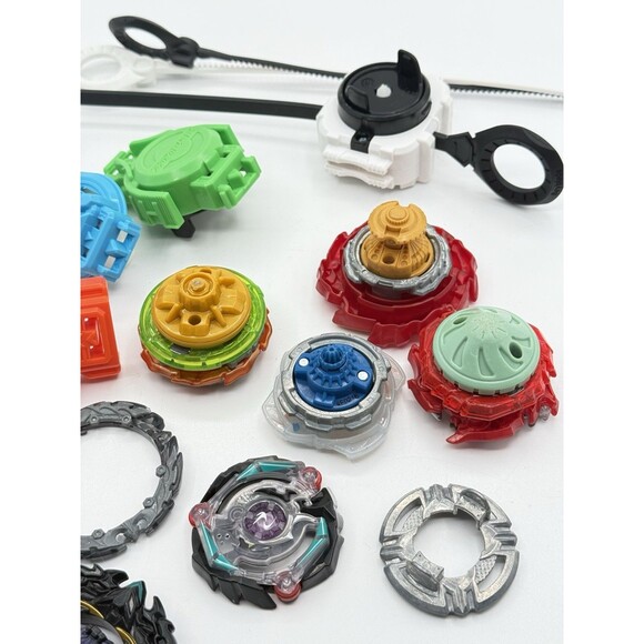 Beyblade Large Lot Metal & Plastic Launchers Accessories Parts Vintage Rare - Picture 5 of 5